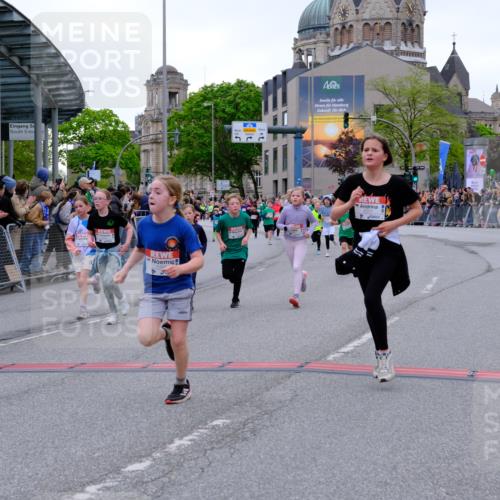 25.04.2026 - Das Zehntel Tim E. http://msf.ph/oto/9575847 25.04.2026 10:55:01 Ziel 5038, 5388, 5394, 5456, 5498, 5674, 5880, 5927, 6007, 6061, 6090, 6206, 6221, 6249, 6374, 6958, 7177, 7209, 7500, 7517, 7618, 7701, 7759, 7807, 7837, 7849, 7856, 7970 meine-sportfotos.de