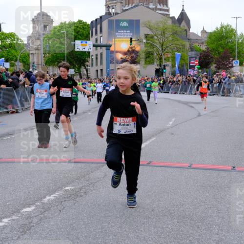 25.04.2026 - Das Zehntel Tim E. http://msf.ph/oto/9575899 25.04.2026 10:55:13 Ziel 5038, 5207, 5244, 5250, 5486, 5490, 5497, 5521, 5553, 5660, 5926, 5963, 5977, 5990, 6354, 6359, 6374, 6498, 6501, 6624, 6905, 6954, 6973, 7149, 7200, 7209, 7251, 7258, 7386, 7543, 7679, 7722, 7843, 7944, 7948 meine-sportfotos.de