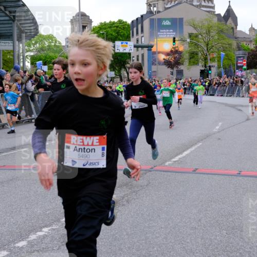 25.04.2026 - Das Zehntel Tim E. http://msf.ph/oto/9575903 25.04.2026 10:55:14 Ziel 5207, 5244, 5250, 5486, 5490, 5497, 5521, 5553, 5660, 5926, 5963, 5977, 5990, 6354, 6359, 6498, 6501, 6624, 6677, 6905, 6954, 6973, 7149, 7200, 7251, 7258, 7386, 7543, 7679, 7722, 7843, 7944, 7948 meine-sportfotos.de