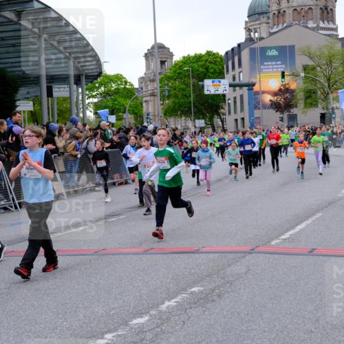 25.04.2026 - Das Zehntel Tim E. http://msf.ph/oto/9575908 25.04.2026 10:55:15 Ziel 5099, 5207, 5244, 5250, 5381, 5486, 5490, 5497, 5521, 5553, 5660, 5926, 5963, 5977, 5990, 6354, 6359, 6498, 6624, 6677, 6905, 6954, 6973, 7149, 7200, 7251, 7258, 7308, 7386, 7543, 7679, 7722, 7843, 7944, 7948 meine-sportfotos.de