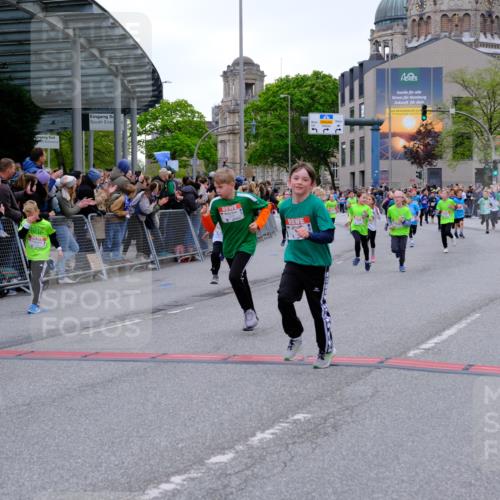 25.04.2026 - Das Zehntel Tim E. http://msf.ph/oto/9575957 25.04.2026 10:55:22 Ziel 5095, 5099, 5207, 5261, 5263, 5274, 5288, 5364, 5367, 5381, 5405, 5493, 5494, 5521, 5549, 5553, 5963, 5977, 6006, 6034, 6152, 6545, 6624, 6677, 6813, 6905, 7019, 7090, 7092, 7115, 7240, 7308, 7386, 7543, 7722, 7843, 7879, 8000, 8009 meine-sportfotos.de