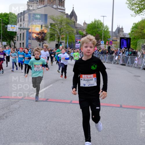 25.04.2026 - Das Zehntel Tim E. http://msf.ph/oto/9575989 25.04.2026 10:55:28 Ziel 5034, 5035, 5039, 5095, 5261, 5263, 5274, 5288, 5364, 5367, 5405, 5443, 5493, 5494, 5549, 5697, 5721, 5747, 5756, 5791, 6006, 6034, 6067, 6152, 6433, 6526, 6545, 6552, 6586, 6813, 6952, 6953, 6965, 6999, 7019, 7090, 7092, 7115, 7132, 7161, 7228, 7240, 7244, 7466, 7518, 7875, 7879, 8000, 8009 meine-sportfotos.de
