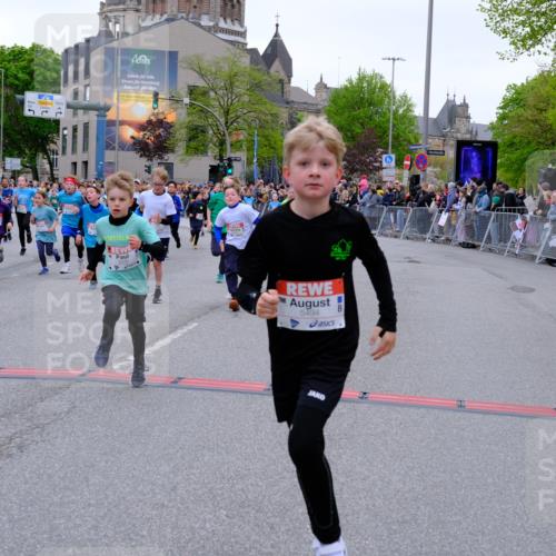 25.04.2026 - Das Zehntel Tim E. http://msf.ph/oto/9575990 25.04.2026 10:55:28 Ziel 5034, 5035, 5039, 5095, 5261, 5263, 5274, 5288, 5364, 5367, 5405, 5443, 5493, 5494, 5549, 5697, 5721, 5747, 5756, 5791, 6006, 6034, 6067, 6152, 6433, 6526, 6545, 6552, 6586, 6813, 6952, 6953, 6965, 6999, 7019, 7090, 7092, 7115, 7132, 7161, 7228, 7240, 7244, 7466, 7518, 7875, 7879, 8000, 8009 meine-sportfotos.de