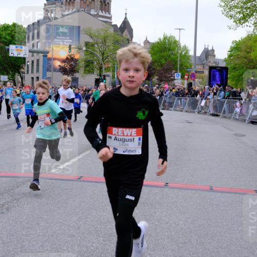 25.04.2026 - Das Zehntel Tim E. http://msf.ph/oto/9575991 25.04.2026 10:55:28 Ziel 5034, 5035, 5039, 5095, 5261, 5263, 5274, 5288, 5364, 5367, 5405, 5443, 5493, 5494, 5549, 5697, 5721, 5747, 5756, 5791, 6006, 6034, 6067, 6152, 6433, 6526, 6545, 6552, 6586, 6813, 6952, 6953, 6965, 6999, 7019, 7090, 7092, 7115, 7132, 7161, 7228, 7240, 7244, 7466, 7518, 7875, 7879, 8000, 8009 meine-sportfotos.de