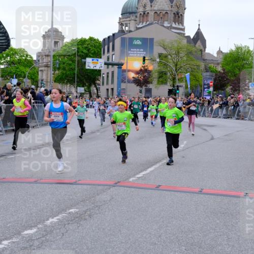 25.04.2026 - Das Zehntel Tim E. http://msf.ph/oto/9576080 25.04.2026 10:55:42 Ziel 5195, 5226, 5229, 5257, 5576, 5578, 5583, 5696, 5741, 5790, 5872, 5978, 6010, 6014, 6025, 6074, 6093, 6385, 6412, 6429, 6886, 6939, 6946, 7267, 7827, 7835, 7903, 8007 meine-sportfotos.de