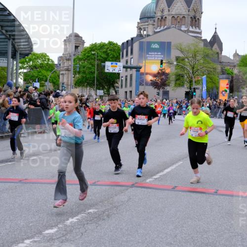 25.04.2026 - Das Zehntel Tim E. http://msf.ph/oto/9576145 25.04.2026 10:55:52 Ziel 5257, 5319, 5322, 5325, 5326, 5342, 5495, 5505, 5507, 5511, 5513, 5576, 5644, 6011, 6013, 6014, 6031, 6189, 6224, 6385, 6429, 6663, 6713, 6989, 7005, 7131, 7250, 7267, 7288, 7309, 7310, 7317, 7319, 7368, 7369, 7468, 7592, 7702, 7712, 7715, 7801, 7803, 7827 meine-sportfotos.de