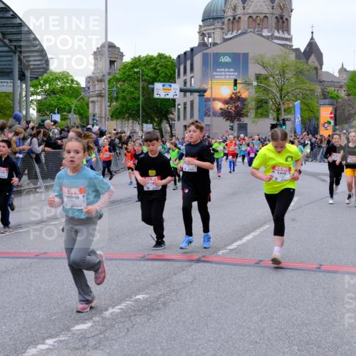 25.04.2026 - Das Zehntel Tim E. http://msf.ph/oto/9576147 25.04.2026 10:55:52 Ziel 5257, 5319, 5322, 5325, 5326, 5342, 5495, 5505, 5507, 5511, 5513, 5576, 5644, 6011, 6013, 6014, 6031, 6189, 6224, 6385, 6429, 6663, 6713, 6989, 7005, 7131, 7250, 7267, 7288, 7309, 7310, 7317, 7319, 7368, 7369, 7468, 7592, 7702, 7712, 7715, 7801, 7803, 7827 meine-sportfotos.de