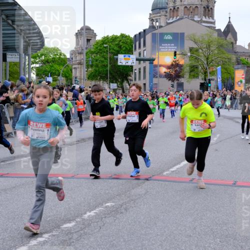 25.04.2026 - Das Zehntel Tim E. http://msf.ph/oto/9576149 25.04.2026 10:55:53 Ziel 5257, 5270, 5319, 5322, 5325, 5326, 5342, 5495, 5505, 5507, 5511, 5513, 5576, 5644, 6011, 6013, 6031, 6189, 6224, 6429, 6663, 6713, 6989, 7005, 7131, 7250, 7267, 7288, 7309, 7310, 7317, 7319, 7368, 7369, 7468, 7592, 7702, 7712, 7715, 7801, 7803, 7827, 7878 meine-sportfotos.de