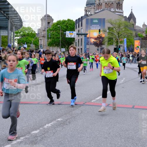 25.04.2026 - Das Zehntel Tim E. http://msf.ph/oto/9576150 25.04.2026 10:55:53 Ziel 5257, 5270, 5319, 5322, 5325, 5326, 5342, 5495, 5505, 5507, 5511, 5513, 5576, 5644, 6011, 6013, 6031, 6189, 6224, 6429, 6663, 6713, 6989, 7005, 7131, 7250, 7267, 7288, 7309, 7310, 7317, 7319, 7368, 7369, 7468, 7592, 7702, 7712, 7715, 7801, 7803, 7827, 7878 meine-sportfotos.de