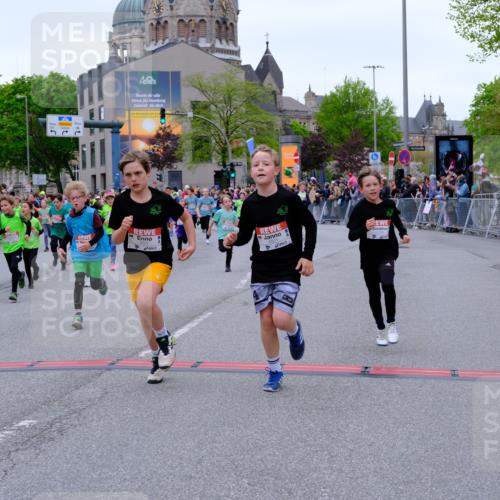 25.04.2026 - Das Zehntel Tim E. http://msf.ph/oto/9576161 25.04.2026 10:55:54 Ziel 5080, 5270, 5319, 5322, 5325, 5326, 5342, 5495, 5505, 5507, 5511, 5513, 5644, 5870, 6011, 6013, 6031, 6189, 6224, 6429, 6663, 6705, 6713, 6989, 7005, 7131, 7250, 7266, 7288, 7309, 7310, 7317, 7319, 7368, 7369, 7389, 7468, 7592, 7638, 7702, 7712, 7715, 7801, 7803, 7827, 7842, 7878, 8066 meine-sportfotos.de