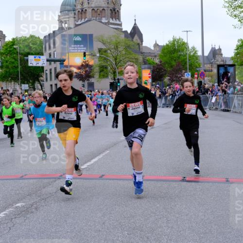 25.04.2026 - Das Zehntel Tim E. http://msf.ph/oto/9576162 25.04.2026 10:55:54 Ziel 5080, 5270, 5319, 5322, 5325, 5326, 5342, 5495, 5505, 5507, 5511, 5513, 5644, 5870, 6011, 6013, 6031, 6189, 6224, 6429, 6663, 6705, 6713, 6989, 7005, 7131, 7250, 7266, 7288, 7309, 7310, 7317, 7319, 7368, 7369, 7389, 7468, 7592, 7638, 7702, 7712, 7715, 7801, 7803, 7827, 7842, 7878, 8066 meine-sportfotos.de