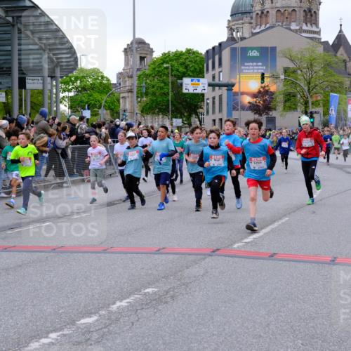 25.04.2026 - Das Zehntel Tim E. http://msf.ph/oto/9576197 25.04.2026 10:56:02 Ziel 5080, 5156, 5161, 5167, 5270, 5412, 5495, 5505, 5585, 5644, 5646, 5692, 5711, 5783, 5784, 5870, 5896, 6011, 6013, 6031, 6475, 6506, 6702, 6705, 6842, 6875, 6918, 7074, 7203, 7226, 7266, 7309, 7310, 7317, 7368, 7369, 7389, 7498, 7552, 7555, 7638, 7821, 7842, 7878, 7943, 8012, 8028, 8066 meine-sportfotos.de