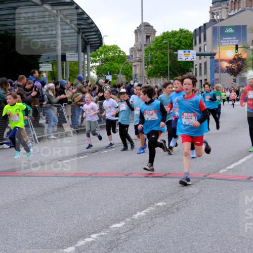 25.04.2026 - Das Zehntel Tim E. http://msf.ph/oto/9576203 25.04.2026 10:56:02 Ziel 5080, 5156, 5161, 5167, 5270, 5412, 5495, 5505, 5585, 5644, 5646, 5692, 5711, 5783, 5784, 5870, 5896, 6011, 6013, 6031, 6475, 6506, 6702, 6705, 6842, 6875, 6918, 7074, 7203, 7226, 7266, 7309, 7310, 7317, 7368, 7369, 7389, 7498, 7552, 7555, 7638, 7821, 7842, 7878, 7943, 8012, 8028, 8066 meine-sportfotos.de