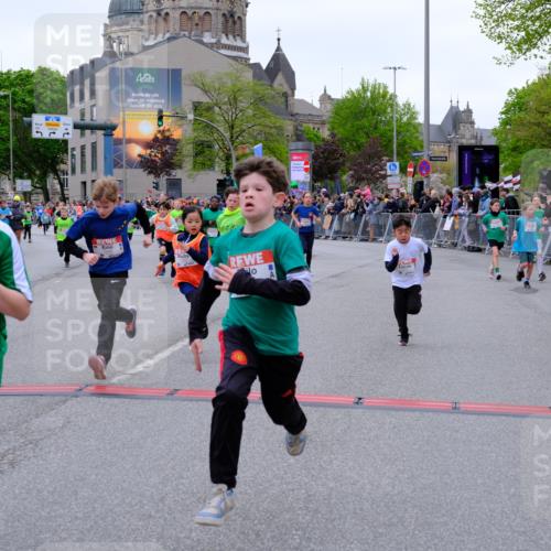 25.04.2026 - Das Zehntel Tim E. http://msf.ph/oto/9576242 25.04.2026 10:56:08 Ziel 5017, 5156, 5161, 5167, 5412, 5426, 5434, 5449, 5585, 5692, 5711, 5760, 5783, 5784, 5896, 5904, 6085, 6164, 6293, 6307, 6475, 6488, 6495, 6506, 6515, 6735, 6761, 6842, 6875, 6918, 6980, 7053, 7203, 7226, 7326, 7363, 7390, 7498, 7508, 7552, 7555, 7605, 7632, 7818, 7943, 7978, 8028 meine-sportfotos.de