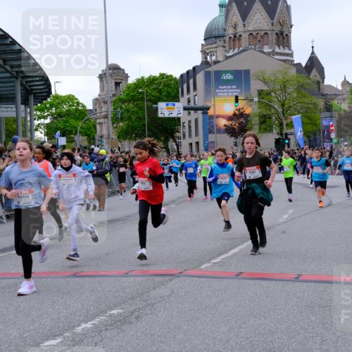 25.04.2026 - Das Zehntel Tim E. http://msf.ph/oto/9576318 25.04.2026 10:56:25 Ziel 5003, 5284, 5305, 5469, 5523, 5557, 5559, 5671, 5813, 5828, 5894, 5909, 6082, 6157, 6230, 6360, 6416, 6665, 6672, 6675, 6697, 6816, 6818, 7052, 7120, 7211, 7316, 7328, 7405, 7429, 7527, 7574, 7988 meine-sportfotos.de