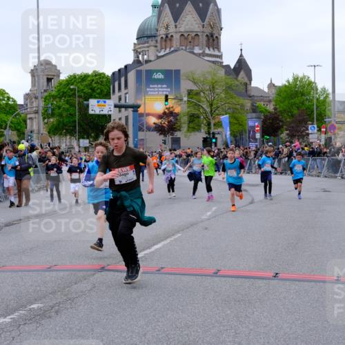 25.04.2026 - Das Zehntel Tim E. http://msf.ph/oto/9576321 25.04.2026 10:56:26 Ziel 5003, 5284, 5305, 5469, 5523, 5557, 5559, 5671, 5813, 5828, 5909, 6082, 6157, 6230, 6360, 6416, 6665, 6672, 6675, 6697, 6816, 6818, 7052, 7120, 7211, 7316, 7328, 7405, 7429, 7522, 7527, 7574, 7988 meine-sportfotos.de