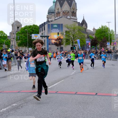 25.04.2026 - Das Zehntel Tim E. http://msf.ph/oto/9576322 25.04.2026 10:56:26 Ziel 5003, 5284, 5305, 5469, 5523, 5557, 5559, 5671, 5813, 5828, 5909, 6082, 6157, 6230, 6360, 6416, 6665, 6672, 6675, 6697, 6816, 6818, 7052, 7120, 7211, 7316, 7328, 7405, 7429, 7522, 7527, 7574, 7988 meine-sportfotos.de