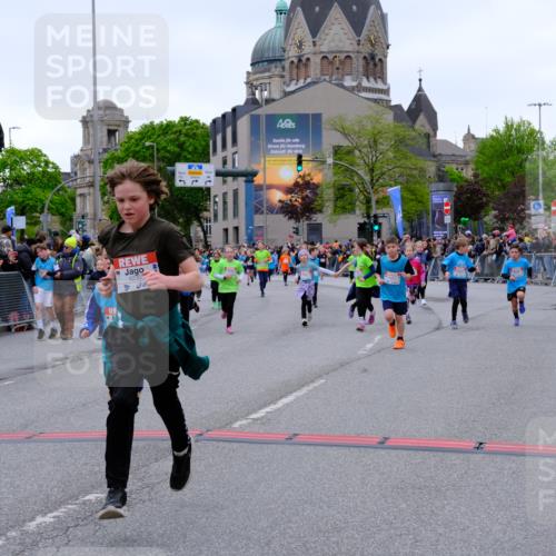 25.04.2026 - Das Zehntel Tim E. http://msf.ph/oto/9576325 25.04.2026 10:56:26 Ziel 5003, 5284, 5305, 5469, 5523, 5557, 5559, 5671, 5813, 5828, 5909, 6082, 6157, 6230, 6360, 6416, 6665, 6672, 6675, 6697, 6816, 6818, 7052, 7120, 7211, 7316, 7328, 7405, 7429, 7522, 7527, 7574, 7988 meine-sportfotos.de