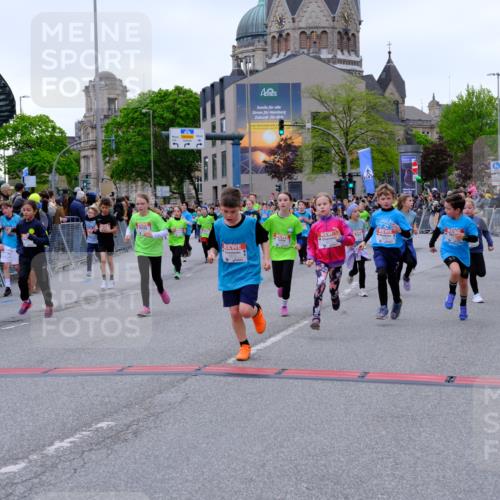 25.04.2026 - Das Zehntel Tim E. http://msf.ph/oto/9576337 25.04.2026 10:56:28 Ziel 3995, 5003, 5258, 5264, 5267, 5277, 5284, 5305, 5469, 5557, 5559, 5671, 5813, 5828, 6157, 6230, 6360, 6416, 6665, 6672, 6675, 6697, 6755, 6816, 6818, 7052, 7120, 7211, 7316, 7405, 7429, 7522, 7527, 7574, 8045 meine-sportfotos.de