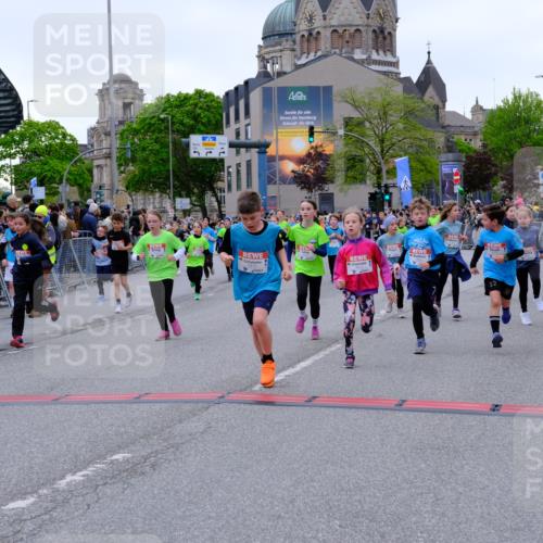 25.04.2026 - Das Zehntel Tim E. http://msf.ph/oto/9576338 25.04.2026 10:56:28 Ziel 3995, 5003, 5258, 5264, 5267, 5277, 5284, 5305, 5469, 5557, 5559, 5671, 5813, 5828, 6157, 6230, 6360, 6416, 6665, 6672, 6675, 6697, 6755, 6816, 6818, 7052, 7120, 7211, 7316, 7405, 7429, 7522, 7527, 7574, 8045 meine-sportfotos.de