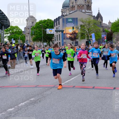 25.04.2026 - Das Zehntel Tim E. http://msf.ph/oto/9576340 25.04.2026 10:56:28 Ziel 3995, 5003, 5258, 5264, 5267, 5277, 5284, 5305, 5469, 5557, 5559, 5671, 5813, 5828, 6157, 6230, 6360, 6416, 6665, 6672, 6675, 6697, 6755, 6816, 6818, 7052, 7120, 7211, 7316, 7405, 7429, 7522, 7527, 7574, 8045 meine-sportfotos.de