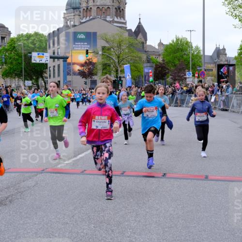 25.04.2026 - Das Zehntel Tim E. http://msf.ph/oto/9576343 25.04.2026 10:56:29 Ziel 3995, 5003, 5258, 5264, 5267, 5277, 5284, 5305, 5469, 5557, 5559, 5671, 5813, 5828, 6157, 6230, 6360, 6416, 6665, 6672, 6675, 6697, 6755, 6816, 6818, 7052, 7120, 7211, 7316, 7405, 7429, 7522, 7527, 7574, 8045 meine-sportfotos.de