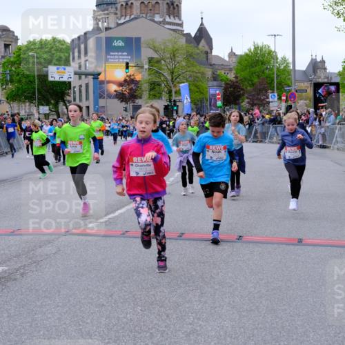 25.04.2026 - Das Zehntel Tim E. http://msf.ph/oto/9576344 25.04.2026 10:56:29 Ziel 3995, 5003, 5258, 5264, 5267, 5277, 5284, 5305, 5469, 5557, 5559, 5671, 5813, 5828, 6157, 6230, 6360, 6416, 6665, 6672, 6675, 6697, 6755, 6816, 6818, 7052, 7120, 7211, 7316, 7405, 7429, 7522, 7527, 7574, 8045 meine-sportfotos.de