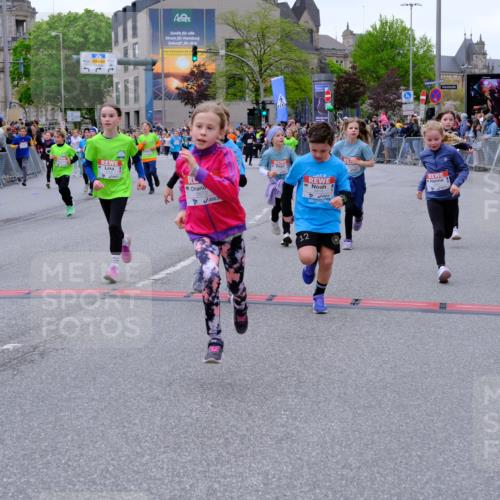 25.04.2026 - Das Zehntel Tim E. http://msf.ph/oto/9576345 25.04.2026 10:56:29 Ziel 3995, 5003, 5258, 5264, 5267, 5277, 5284, 5305, 5469, 5557, 5559, 5671, 5813, 5828, 6157, 6230, 6360, 6416, 6665, 6672, 6675, 6697, 6755, 6816, 6818, 7052, 7120, 7211, 7316, 7405, 7429, 7522, 7527, 7574, 8045 meine-sportfotos.de