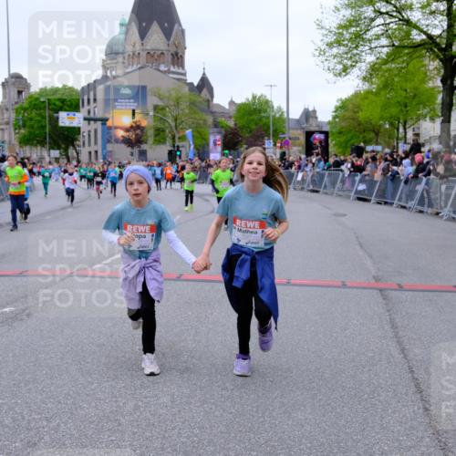 25.04.2026 - Das Zehntel Tim E. http://msf.ph/oto/9576347 25.04.2026 10:56:32 Ziel 3995, 5000, 5003, 5258, 5264, 5267, 5277, 5284, 5305, 5469, 5557, 5559, 5567, 5571, 5671, 5708, 5773, 5813, 5836, 6157, 6230, 6360, 6403, 6665, 6672, 6675, 6697, 6716, 6755, 6756, 6816, 6818, 6916, 7027, 7120, 7211, 7405, 7429, 7522, 7527, 8013, 8043, 8045 meine-sportfotos.de
