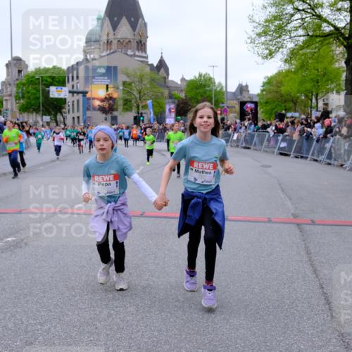 25.04.2026 - Das Zehntel Tim E. http://msf.ph/oto/9576348 25.04.2026 10:56:32 Ziel 3995, 5000, 5003, 5258, 5264, 5267, 5277, 5284, 5305, 5469, 5557, 5559, 5567, 5571, 5671, 5708, 5773, 5813, 5836, 6157, 6230, 6360, 6403, 6665, 6672, 6675, 6697, 6716, 6755, 6756, 6816, 6818, 6916, 7027, 7120, 7211, 7405, 7429, 7522, 7527, 8013, 8043, 8045 meine-sportfotos.de