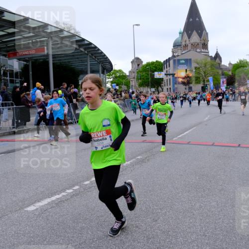 25.04.2026 - Das Zehntel Tim E. http://msf.ph/oto/9576353 25.04.2026 10:56:35 Ziel 3995, 5000, 5258, 5264, 5267, 5277, 5284, 5305, 5557, 5559, 5567, 5571, 5657, 5661, 5708, 5773, 5813, 5836, 6187, 6207, 6279, 6360, 6403, 6477, 6482, 6628, 6645, 6665, 6672, 6697, 6716, 6755, 6756, 6816, 6818, 6916, 7027, 7120, 7522, 7527, 7665, 8013, 8043, 8045 meine-sportfotos.de