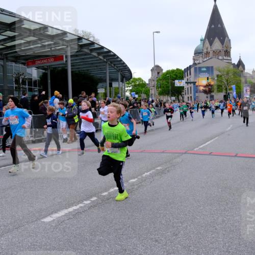 25.04.2026 - Das Zehntel Tim E. http://msf.ph/oto/9576355 25.04.2026 10:56:36 Ziel 3995, 5000, 5258, 5264, 5267, 5277, 5284, 5305, 5557, 5559, 5567, 5571, 5657, 5661, 5708, 5764, 5773, 5836, 5854, 6149, 6187, 6207, 6279, 6403, 6477, 6482, 6502, 6628, 6645, 6665, 6672, 6697, 6716, 6755, 6756, 6816, 6818, 6916, 7027, 7120, 7522, 7527, 7665, 7802, 8013, 8043, 8045 meine-sportfotos.de