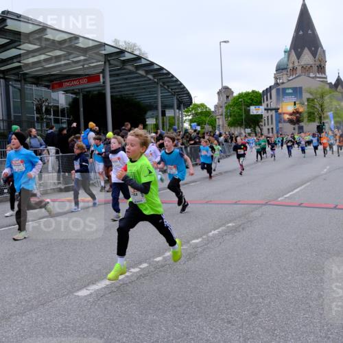 25.04.2026 - Das Zehntel Tim E. http://msf.ph/oto/9576356 25.04.2026 10:56:36 Ziel 3995, 5000, 5258, 5264, 5267, 5277, 5284, 5305, 5557, 5559, 5567, 5571, 5657, 5661, 5708, 5764, 5773, 5836, 5854, 6149, 6187, 6207, 6279, 6403, 6477, 6482, 6502, 6628, 6645, 6665, 6672, 6697, 6716, 6755, 6756, 6816, 6818, 6916, 7027, 7120, 7522, 7527, 7665, 7802, 8013, 8043, 8045 meine-sportfotos.de