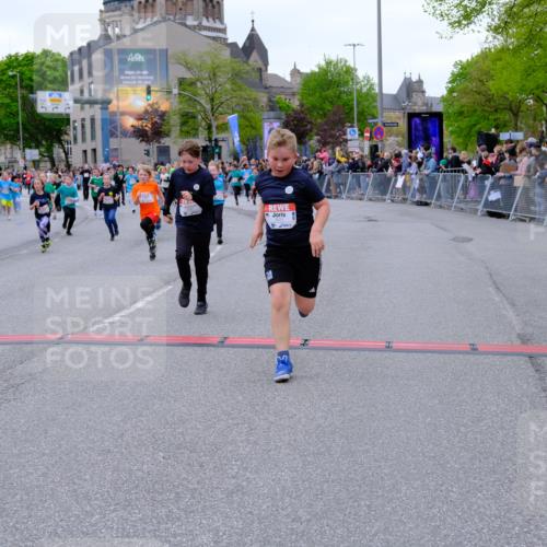 25.04.2026 - Das Zehntel Tim E. http://msf.ph/oto/9576359 25.04.2026 10:56:37 Ziel 3995, 5000, 5258, 5264, 5267, 5277, 5284, 5305, 5567, 5571, 5657, 5661, 5708, 5764, 5773, 5836, 5854, 6149, 6187, 6207, 6279, 6403, 6477, 6482, 6502, 6628, 6645, 6697, 6716, 6755, 6756, 6873, 6916, 7027, 7120, 7522, 7527, 7665, 7802, 8013, 8043, 8045 meine-sportfotos.de