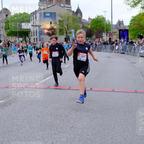 25.04.2026 - Das Zehntel Tim E. http://msf.ph/oto/9576361 25.04.2026 10:56:37 Ziel 3995, 5000, 5258, 5264, 5267, 5277, 5284, 5305, 5567, 5571, 5657, 5661, 5708, 5764, 5773, 5836, 5854, 6149, 6187, 6207, 6279, 6403, 6477, 6482, 6502, 6628, 6645, 6697, 6716, 6755, 6756, 6873, 6916, 7027, 7120, 7522, 7527, 7665, 7802, 8013, 8043, 8045 meine-sportfotos.de