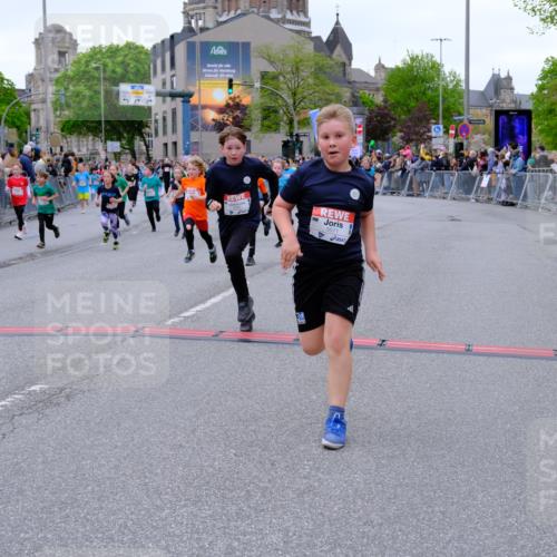 25.04.2026 - Das Zehntel Tim E. http://msf.ph/oto/9576362 25.04.2026 10:56:38 Ziel 3995, 5000, 5258, 5264, 5267, 5277, 5567, 5571, 5657, 5661, 5708, 5709, 5764, 5773, 5836, 5854, 5855, 5856, 6149, 6187, 6207, 6279, 6403, 6477, 6482, 6502, 6628, 6644, 6645, 6652, 6716, 6755, 6756, 6873, 6916, 7027, 7125, 7522, 7665, 7802, 8013, 8043, 8045 meine-sportfotos.de