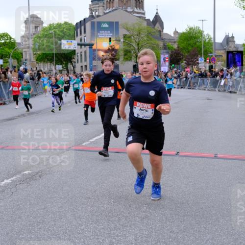 25.04.2026 - Das Zehntel Tim E. http://msf.ph/oto/9576363 25.04.2026 10:56:38 Ziel 3995, 5000, 5258, 5264, 5267, 5277, 5567, 5571, 5657, 5661, 5708, 5709, 5764, 5773, 5836, 5854, 5855, 5856, 6149, 6187, 6207, 6279, 6403, 6477, 6482, 6502, 6628, 6644, 6645, 6652, 6716, 6755, 6756, 6873, 6916, 7027, 7125, 7522, 7665, 7802, 8013, 8043, 8045 meine-sportfotos.de