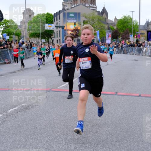 25.04.2026 - Das Zehntel Tim E. http://msf.ph/oto/9576364 25.04.2026 10:56:38 Ziel 3995, 5000, 5258, 5264, 5267, 5277, 5567, 5571, 5657, 5661, 5708, 5709, 5764, 5773, 5836, 5854, 5855, 5856, 6149, 6187, 6207, 6279, 6403, 6477, 6482, 6502, 6628, 6644, 6645, 6652, 6716, 6755, 6756, 6873, 6916, 7027, 7125, 7522, 7665, 7802, 8013, 8043, 8045 meine-sportfotos.de