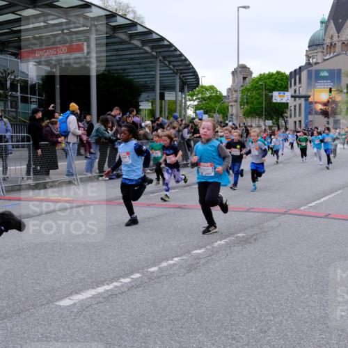 25.04.2026 - Das Zehntel Tim E. http://msf.ph/oto/9576367 25.04.2026 10:56:40 Ziel 5000, 5258, 5264, 5267, 5531, 5567, 5571, 5657, 5661, 5708, 5709, 5764, 5773, 5836, 5854, 5855, 5856, 5929, 6149, 6187, 6207, 6279, 6403, 6477, 6482, 6502, 6628, 6637, 6644, 6645, 6652, 6655, 6716, 6756, 6859, 6873, 6916, 6996, 7027, 7125, 7141, 7576, 7665, 7802, 8013, 8043, 8045 meine-sportfotos.de