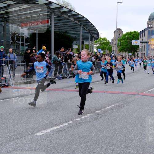 25.04.2026 - Das Zehntel Tim E. http://msf.ph/oto/9576369 25.04.2026 10:56:40 Ziel 5000, 5258, 5264, 5267, 5531, 5567, 5571, 5657, 5661, 5708, 5709, 5764, 5773, 5836, 5854, 5855, 5856, 5929, 6149, 6187, 6207, 6279, 6403, 6477, 6482, 6502, 6628, 6637, 6644, 6645, 6652, 6655, 6716, 6756, 6859, 6873, 6916, 6996, 7027, 7125, 7141, 7576, 7665, 7802, 8013, 8043, 8045 meine-sportfotos.de