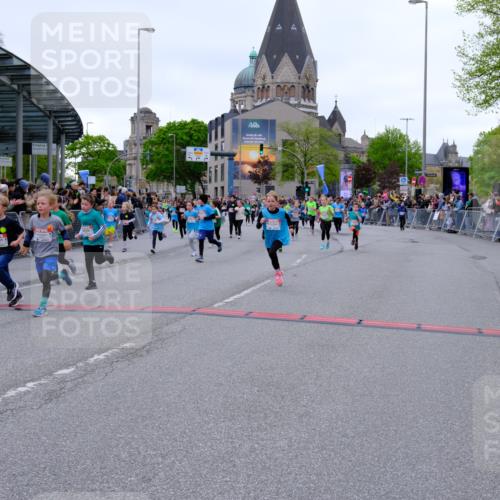 25.04.2026 - Das Zehntel Tim E. http://msf.ph/oto/9576370 25.04.2026 10:56:41 Ziel 5000, 5531, 5567, 5571, 5617, 5657, 5661, 5708, 5709, 5746, 5749, 5764, 5773, 5836, 5854, 5855, 5856, 5929, 6149, 6187, 6207, 6279, 6403, 6477, 6482, 6502, 6619, 6628, 6637, 6644, 6645, 6652, 6655, 6670, 6716, 6756, 6859, 6873, 6882, 6915, 6916, 6996, 7027, 7125, 7141, 7576, 7665, 7802, 8013, 8043 meine-sportfotos.de