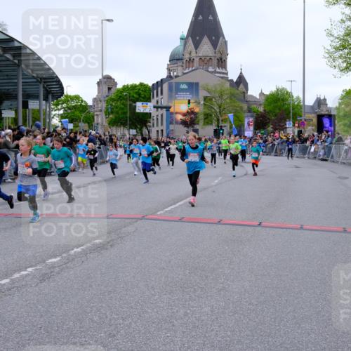25.04.2026 - Das Zehntel Tim E. http://msf.ph/oto/9576371 25.04.2026 10:56:41 Ziel 5000, 5531, 5567, 5571, 5617, 5657, 5661, 5708, 5709, 5746, 5749, 5764, 5773, 5836, 5854, 5855, 5856, 5929, 6149, 6187, 6207, 6279, 6403, 6477, 6482, 6502, 6619, 6628, 6637, 6644, 6645, 6652, 6655, 6670, 6716, 6756, 6859, 6873, 6882, 6915, 6916, 6996, 7027, 7125, 7141, 7576, 7665, 7802, 8013, 8043 meine-sportfotos.de