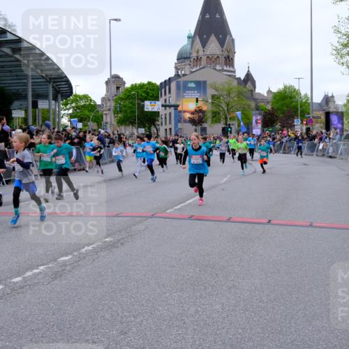 25.04.2026 - Das Zehntel Tim E. http://msf.ph/oto/9576372 25.04.2026 10:56:41 Ziel 5000, 5531, 5567, 5571, 5617, 5657, 5661, 5708, 5709, 5746, 5749, 5764, 5773, 5836, 5854, 5855, 5856, 5929, 6149, 6187, 6207, 6279, 6403, 6477, 6482, 6502, 6619, 6628, 6637, 6644, 6645, 6652, 6655, 6670, 6716, 6756, 6859, 6873, 6882, 6915, 6916, 6996, 7027, 7125, 7141, 7576, 7665, 7802, 8013, 8043 meine-sportfotos.de