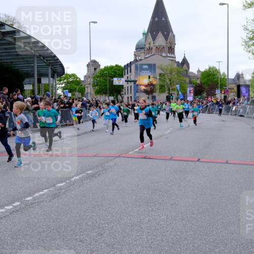 25.04.2026 - Das Zehntel Tim E. http://msf.ph/oto/9576373 25.04.2026 10:56:41 Ziel 5000, 5531, 5567, 5571, 5617, 5657, 5661, 5708, 5709, 5746, 5749, 5764, 5773, 5836, 5854, 5855, 5856, 5929, 6149, 6187, 6207, 6279, 6403, 6477, 6482, 6502, 6619, 6628, 6637, 6644, 6645, 6652, 6655, 6670, 6716, 6756, 6859, 6873, 6882, 6915, 6916, 6996, 7027, 7125, 7141, 7576, 7665, 7802, 8013, 8043 meine-sportfotos.de