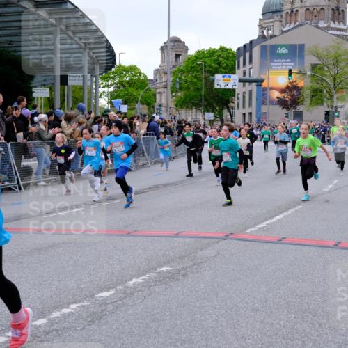 25.04.2026 - Das Zehntel Tim E. http://msf.ph/oto/9576375 25.04.2026 10:56:42 Ziel 5000, 5531, 5567, 5571, 5617, 5657, 5661, 5708, 5709, 5746, 5749, 5764, 5773, 5836, 5854, 5855, 5856, 5929, 6149, 6187, 6207, 6279, 6403, 6477, 6482, 6502, 6619, 6627, 6628, 6637, 6644, 6645, 6652, 6655, 6670, 6716, 6756, 6859, 6873, 6882, 6915, 6916, 6996, 7027, 7125, 7141, 7576, 7665, 7714, 7727, 7802, 7947, 7959, 8013, 8043 meine-sportfotos.de