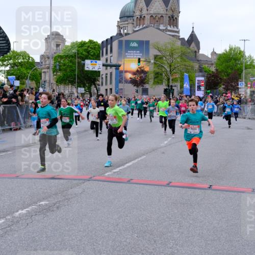25.04.2026 - Das Zehntel Tim E. http://msf.ph/oto/9576376 25.04.2026 10:56:42 Ziel 5000, 5531, 5567, 5571, 5617, 5657, 5661, 5708, 5709, 5746, 5749, 5764, 5773, 5836, 5854, 5855, 5856, 5929, 6149, 6187, 6207, 6279, 6403, 6477, 6482, 6502, 6619, 6627, 6628, 6637, 6644, 6645, 6652, 6655, 6670, 6716, 6756, 6859, 6873, 6882, 6915, 6916, 6996, 7027, 7125, 7141, 7576, 7665, 7714, 7727, 7802, 7947, 7959, 8013, 8043 meine-sportfotos.de