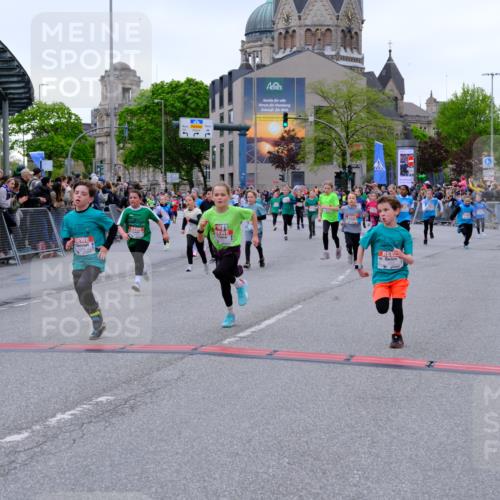 25.04.2026 - Das Zehntel Tim E. http://msf.ph/oto/9576377 25.04.2026 10:56:42 Ziel 5000, 5531, 5567, 5571, 5617, 5657, 5661, 5708, 5709, 5746, 5749, 5764, 5773, 5836, 5854, 5855, 5856, 5929, 6149, 6187, 6207, 6279, 6403, 6477, 6482, 6502, 6619, 6627, 6628, 6637, 6644, 6645, 6652, 6655, 6670, 6716, 6756, 6859, 6873, 6882, 6915, 6916, 6996, 7027, 7125, 7141, 7576, 7665, 7714, 7727, 7802, 7947, 7959, 8013, 8043 meine-sportfotos.de