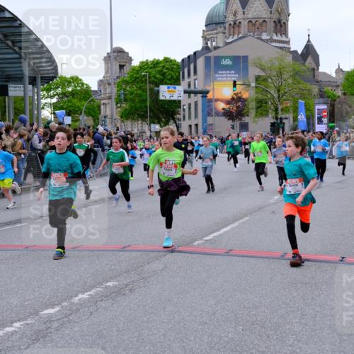25.04.2026 - Das Zehntel Tim E. http://msf.ph/oto/9576379 25.04.2026 10:56:43 Ziel 5531, 5567, 5571, 5617, 5657, 5661, 5708, 5709, 5746, 5749, 5764, 5836, 5854, 5855, 5856, 5929, 6149, 6187, 6207, 6279, 6477, 6482, 6502, 6619, 6627, 6628, 6637, 6644, 6645, 6652, 6655, 6670, 6716, 6756, 6859, 6873, 6882, 6903, 6915, 6996, 7125, 7141, 7576, 7665, 7714, 7727, 7802, 7888, 7932, 7947, 7959, 8043 meine-sportfotos.de