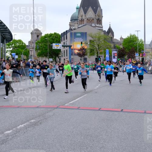 25.04.2026 - Das Zehntel Tim E. http://msf.ph/oto/9576383 25.04.2026 10:56:44 Ziel 5441, 5531, 5567, 5571, 5617, 5657, 5661, 5708, 5709, 5746, 5749, 5764, 5836, 5854, 5855, 5856, 5929, 6149, 6187, 6207, 6279, 6294, 6309, 6477, 6482, 6502, 6619, 6627, 6628, 6637, 6644, 6645, 6652, 6655, 6670, 6716, 6756, 6859, 6873, 6882, 6903, 6915, 6996, 7072, 7125, 7141, 7576, 7665, 7714, 7727, 7802, 7888, 7932, 7947, 7959 meine-sportfotos.de