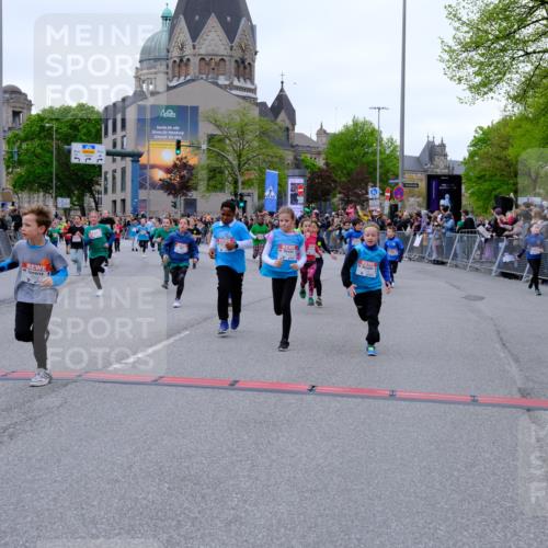 25.04.2026 - Das Zehntel Tim E. http://msf.ph/oto/9576391 25.04.2026 10:56:45 Ziel 5441, 5531, 5617, 5657, 5661, 5709, 5746, 5749, 5764, 5854, 5855, 5856, 5929, 6149, 6187, 6207, 6279, 6294, 6309, 6477, 6482, 6502, 6530, 6551, 6619, 6627, 6628, 6637, 6644, 6645, 6652, 6655, 6670, 6859, 6873, 6882, 6903, 6915, 6996, 7008, 7072, 7125, 7141, 7576, 7594, 7665, 7714, 7727, 7802, 7888, 7932, 7947, 7959 meine-sportfotos.de
